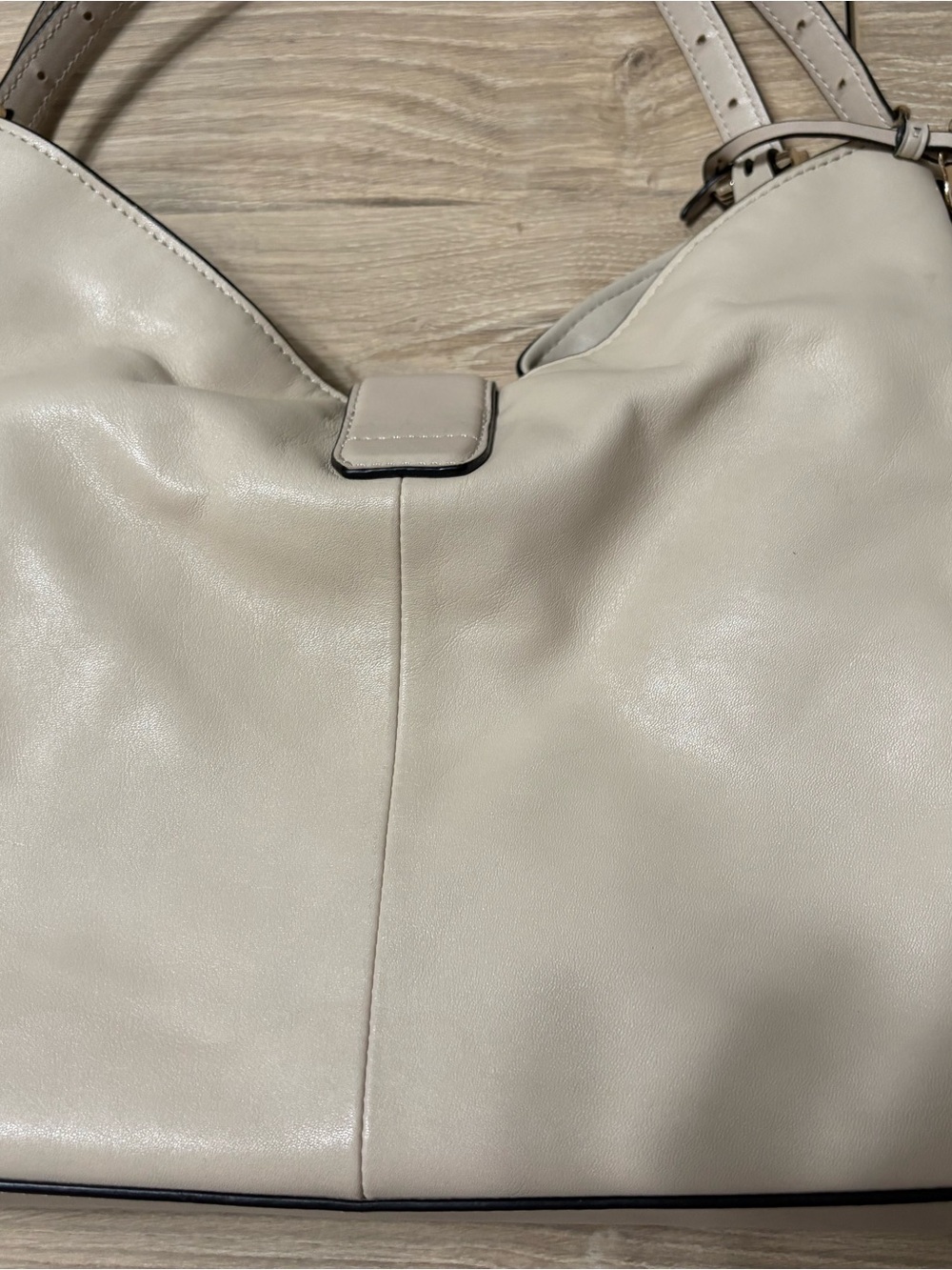 Coach Madison Carlyle Cream Leather Shoulder Tote with Turn-Lock Detail - Picture 3 of 6